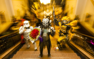 Illustration for article titled Man Dresses as Predator, Proposes to Girlfriend